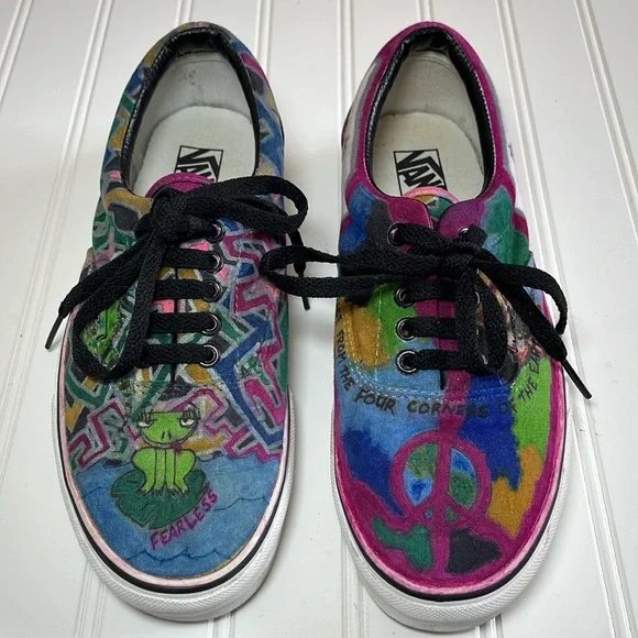 Vans custom graphics with frog, peace sign and graffiti - Picture 1 of 9